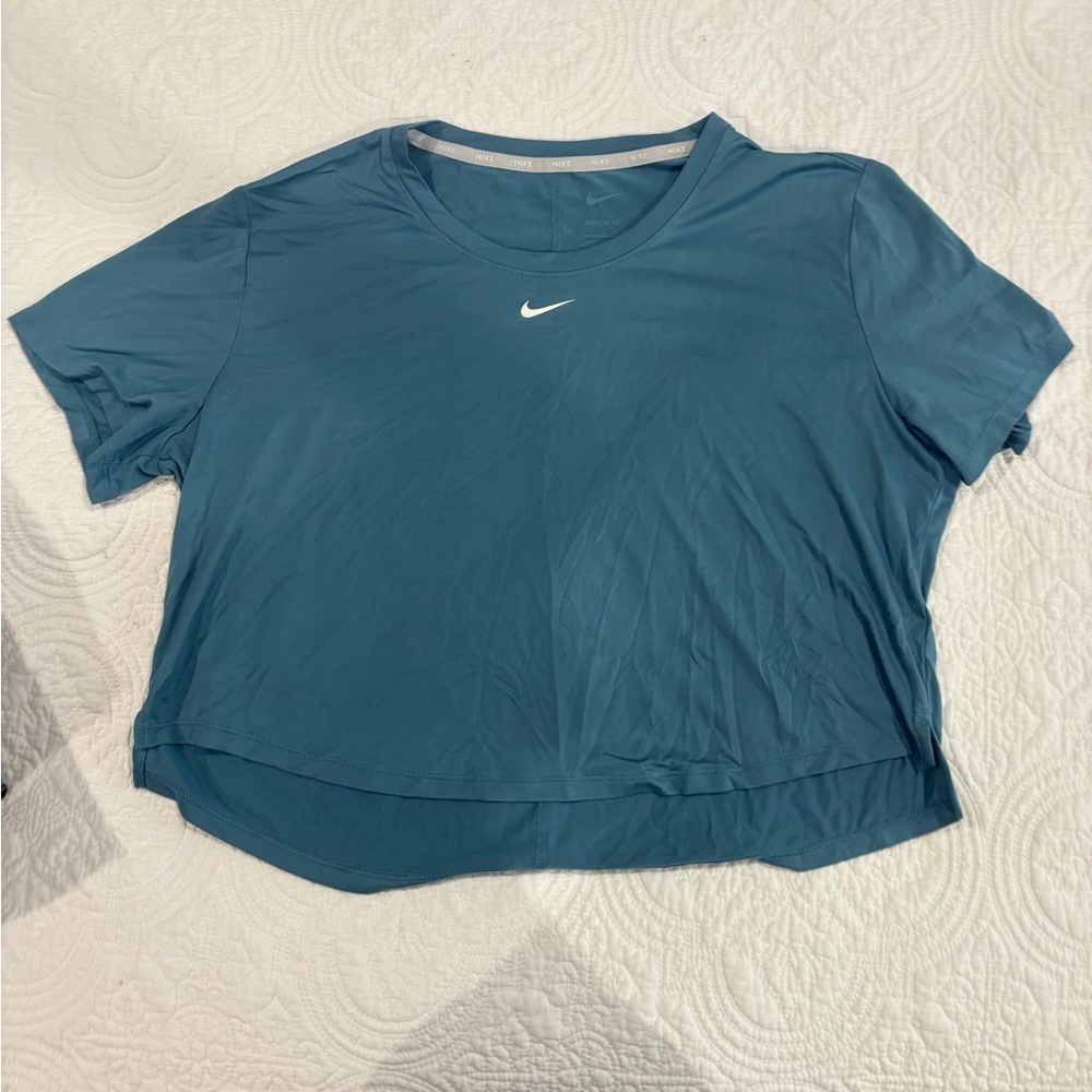 Nike Women's Teal dri fit Crop Short Sleeve Athletic Tee
